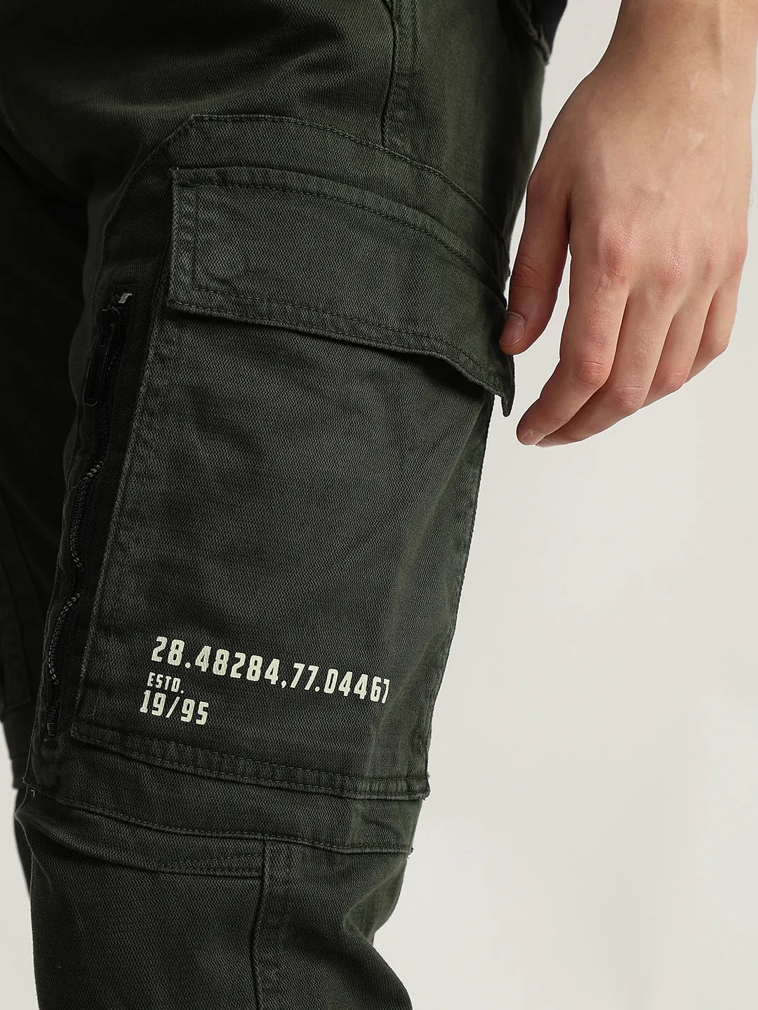 Iconic Men Olive Solid Regular Fit Cargo Trouser